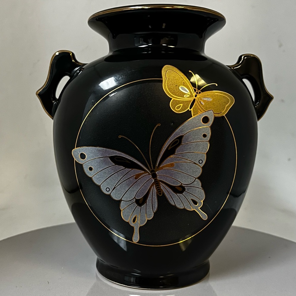 Fine Arts Japanese Black/Gold Gilt Vase